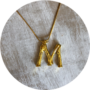Collar Inicial Grande "M"