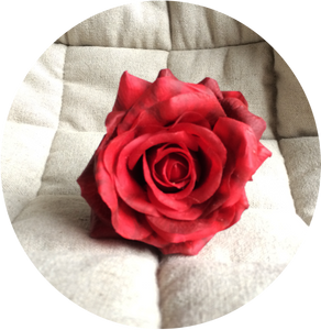 Rosa roja tacto natural