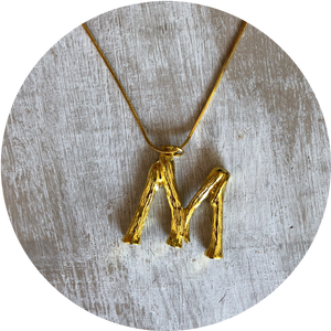 Collar Inicial Grande "M"