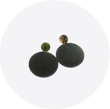 Load image into Gallery viewer, Pendientes Esferas Carey verde