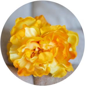 Medium Peonia amarilla