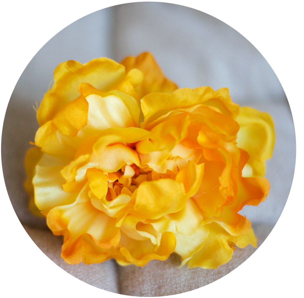 Medium Peonia amarilla