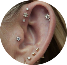 Load image into Gallery viewer, Mini Pendientes pegados Flor