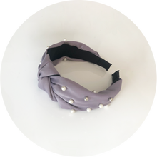 Load image into Gallery viewer, Diadema perlas en seda lila