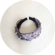Load image into Gallery viewer, Diadema perlas en seda lila