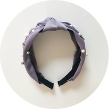 Load image into Gallery viewer, Diadema perlas en seda lila