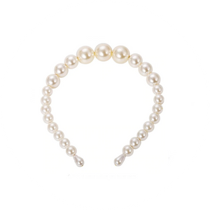 Diadema de perlas blancas