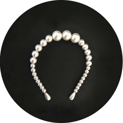 Diadema de perlas blancas
