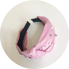 Load image into Gallery viewer, Diadema perlas en seda rosa